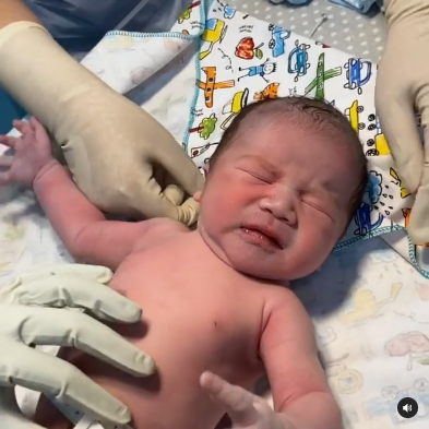 citra kirana melahirkan anak laki laki