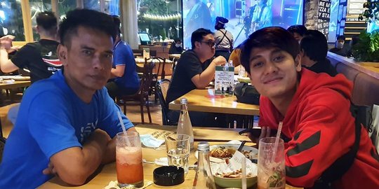 Rizky Billar Makan Bareng Bersama Ayah Lesty di Restoran, Warganet Sebut Calon Mantu