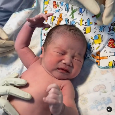 citra kirana melahirkan anak laki laki