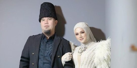 Mulan Unggah Foto Mesra Bareng Ahmad Dhani: Wahai Suamiku yang Lucu dan 'Emeshin'