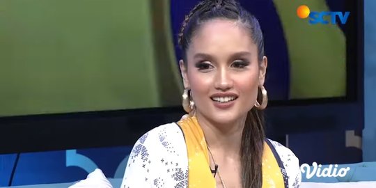 Jadi Bintang Tamu The Sultan, Cinta Laura Ungkap Raffi Ahmad Pernah Dekati Ibunya