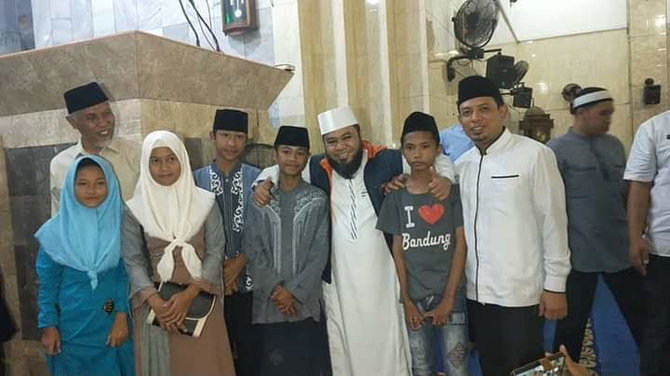 wali kota bengkulu helmi hasan dan para anak yatim