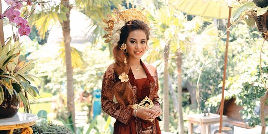 5 Pesona Seleb Indonesia Pakai Baju Tradisional Bali, Curi Perhatian