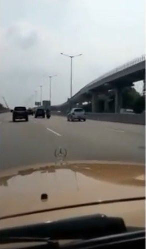 viral pengendara motor masuk jalan tol