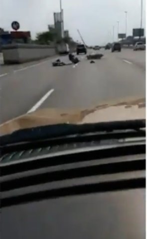 viral pengendara motor masuk jalan tol