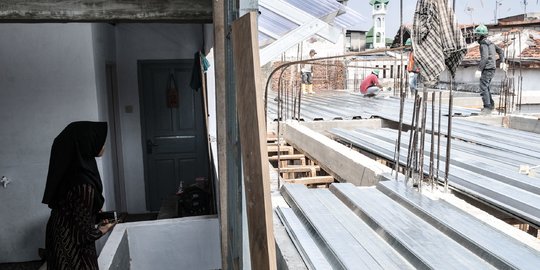 Pembangunan Gedung Sekolah Tutup Akses Masuk Rumah Warga