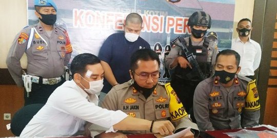 Karyawan Dealer Gelapkan Rp1,9 M Uang Pengurusan STNK, Dipakai Wisata ke Singapura