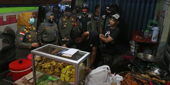 Sosialisasi Jam Malam untuk Memutus Penyebaran Covid-19 di Depok