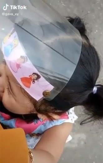 lama ditinggal dinas anak tni ini tak kenal ayahnya