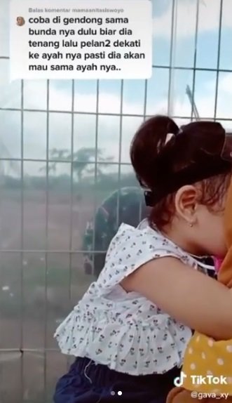 lama ditinggal dinas anak tni ini tak kenal ayahnya