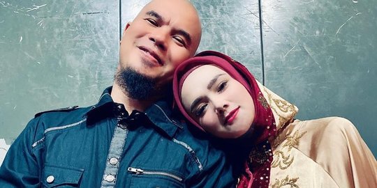 Jarang Berfoto Bersama, Ini 5 Potret Kebersamaan Ahmad Dhani dan Mulan Jameela