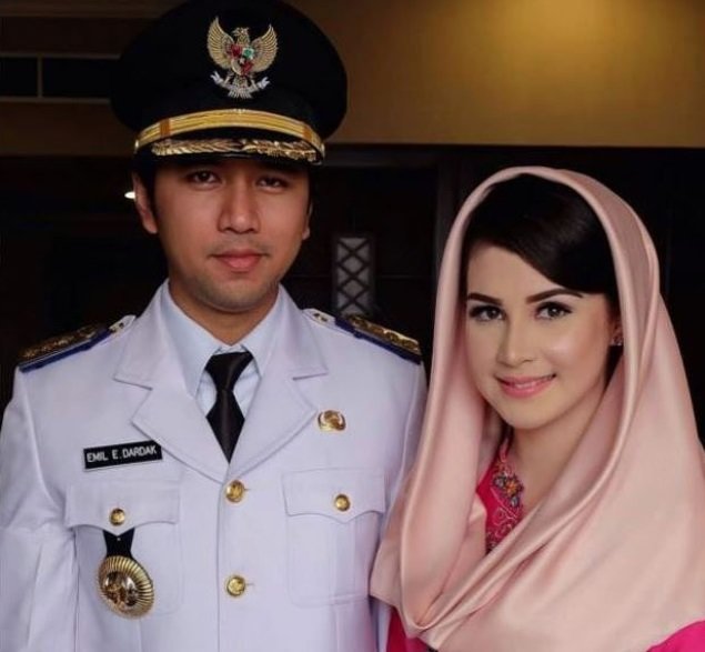 perjalanan cinta arumi bachsin dan emil dardak