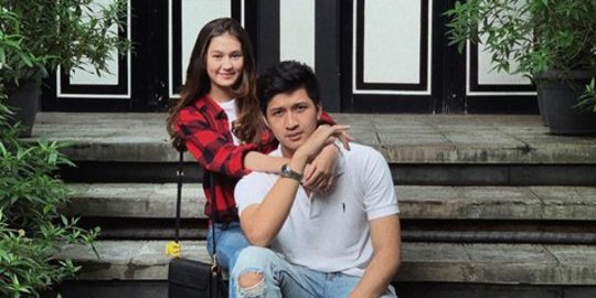 Disebut Cocok Dan Serasi Ini 5 Potret Kebersamaan Zoe Abbas Dan Aditya Zoni Merdeka Com