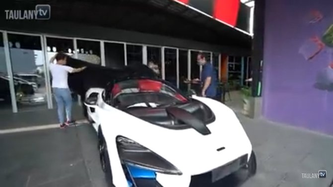 andre naksir mobil mclaren senna