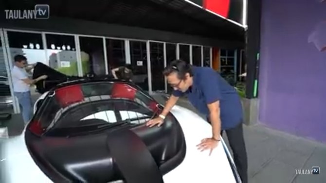 andre naksir mobil mclaren senna