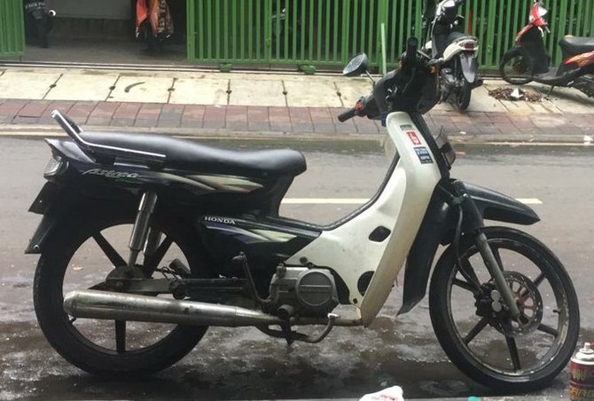 pria beri hadiah motor buat orang yang doakan istri