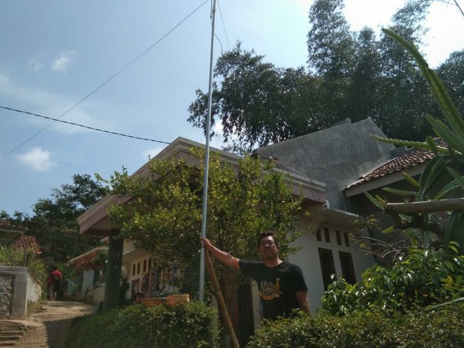 budi hermawan penggagas jaringan internet kampung di garut