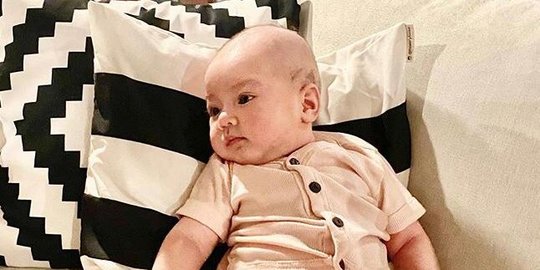 6 Potret Menggemaskan Numa, Anak Bungsu Mona Ratuliu yang Idap Dermatitis Atopik
