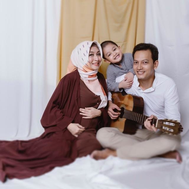 potret baby bump istri fedi nuril