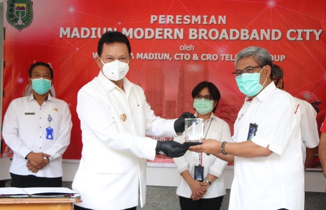 telkom akselerasi digitalisasi modern city madiun di tengah