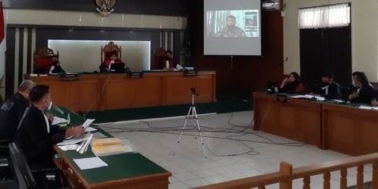 Sidang Suap Proyek Jalan, Jaksa Cecar Adik Soal Uang dari Bupati Non Aktif Bengkalis