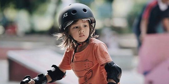 Kerap Tuai Pujian, Ini 6 Potret Keren Bjorka Anak Ringgo Agus Main Skateboard