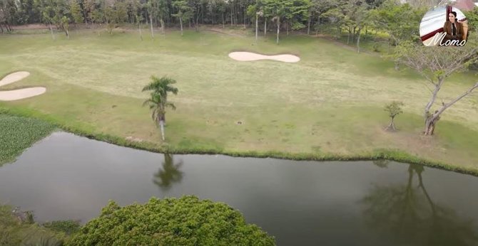 potret lapangan golf di rumah 5 seleb dari ovi dian hingga momo geisha