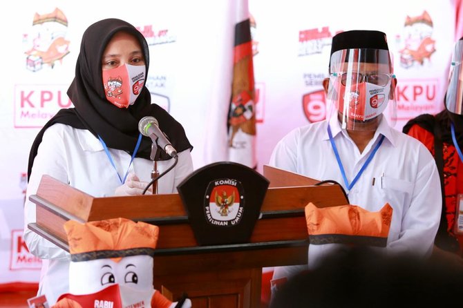 ipuk fiestiandani dan sugirah di kpu banyuwangi