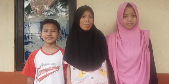 Kisah Haru Bocah 13 Tahun Sendirian Rawat Ibunya, Bikin Kulit Lumpia Demi Keluarga