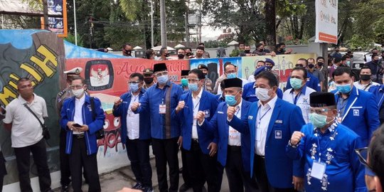 Pilkada Sumbar: Empat Pasangan Bertarung Tanpa Kekuatan PDIP