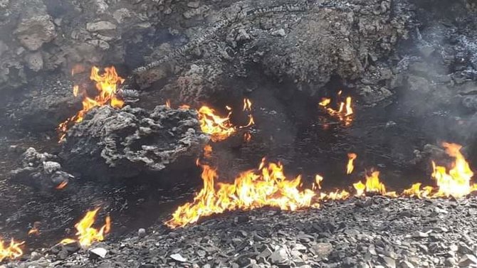 minyak bumi di sebuah kali di sumba tengah ntt