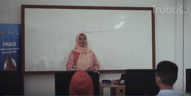 kisah guru rela hutang bangun sekolah gratis