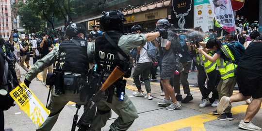 Pemilu Ditunda, Ratusan Demonstran Hong Kong Ditangkap Usai Bentrok Dengan Polisi