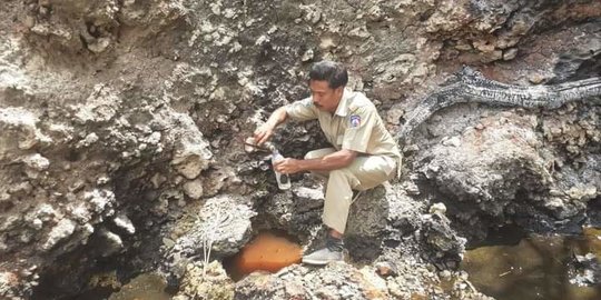 Sampel Minyak dari Sungai akan Dikirim untuk Diteliti Pemkab Sumba Tengah