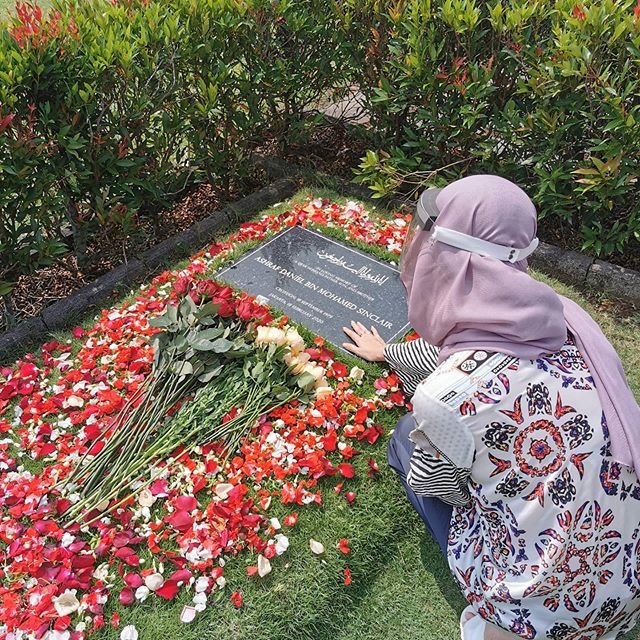 penampilan bcl saat ziarah