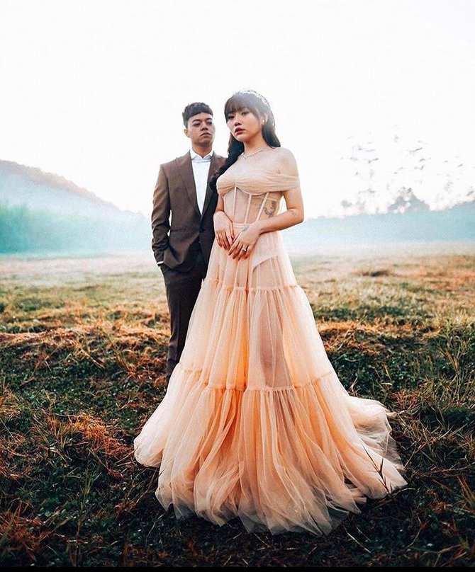 segera menikah ini 5 potret prewed terbaru reza arap dan wendy walters