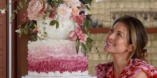 Keahlian Cake Master AS Buat Kue Artistik Mirip Rangkaian Bunga Asli