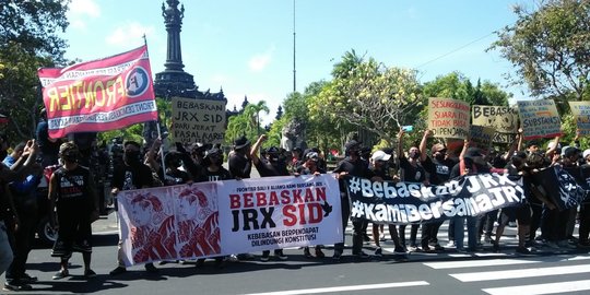 Geruduk Kantor Gubernur Bali, Demonstran Desak Pembebasan Jerinx