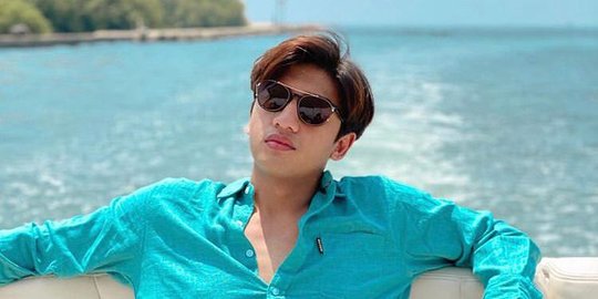 5 Potret Harris Vriza, Bintang Tamu Perdana di Acara By The Way