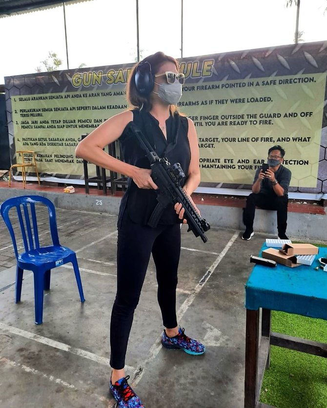tamara bleszynski latihan menembak