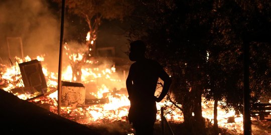 Kamp Penampungan Imigran di Yunani Ludes Terbakar