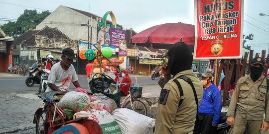 Razia Masker di Pasar Buah Gamping, Pelanggar Disuruh Nyanyi Indonesia Raya