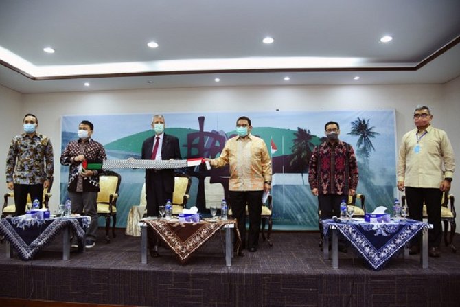 Bagi bangsa indonesia, politik luar negeri merupakan penjabaran dari