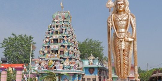 Mengunjungi Shri Raja Rajeshwari, Kuil ala India Berusia Ratusan Tahun di Sumut