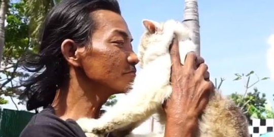 Pernah Hidup dari Ngorek-Ngorek Sampah, Pemulung Ini Kini Jadi Pahlawan Kucing