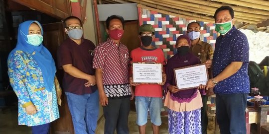 Rumah Tertimpa Pohon, 2 Warga Klaten Terima Bantuan RTLH