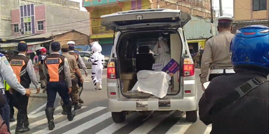 Unik, 'Hantu Pocong' di Bekasi Ini Ikut Razia Masker hingga Ingatkan Bahaya Covid-19