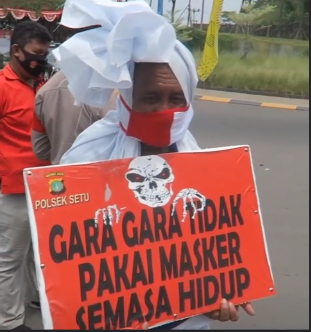 kampanye masker pakai pocong di bekasi