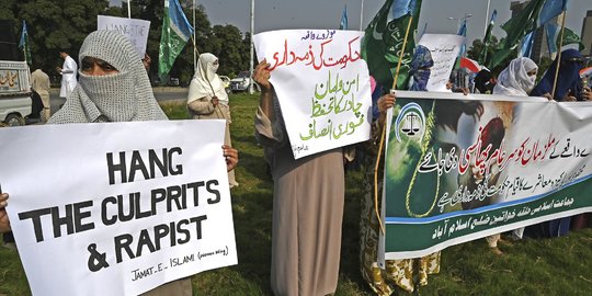 Aksi Protes Perempuan Pakistan karena Korban Pemerkosaan Disalahkan