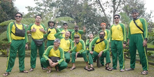 Kocak! Touring ke Sukabumi, Klub Motor Artis 'The Prediksi' Pakai Seragam Ala Anak TK